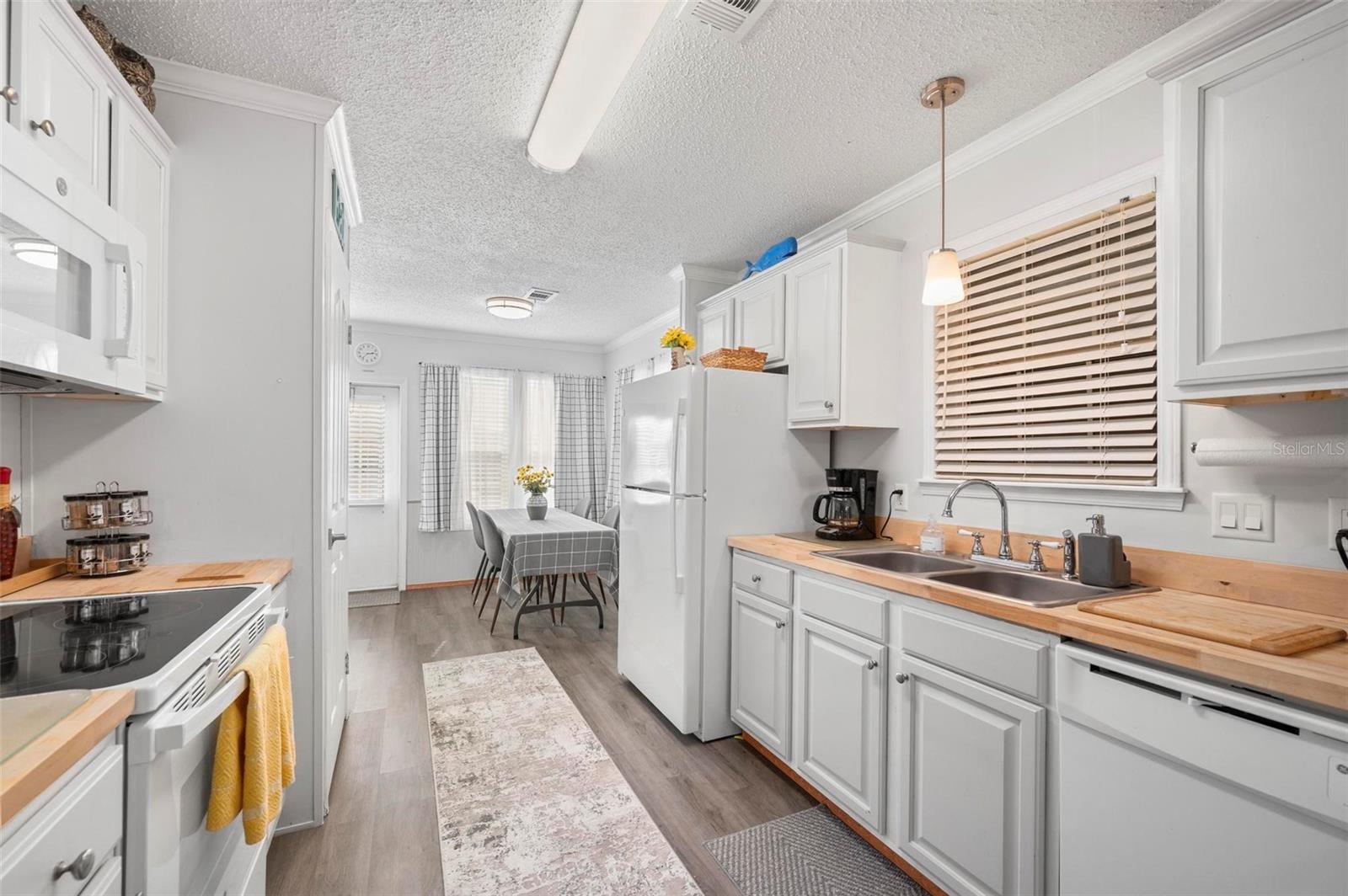 Image 10 of 60 For 1000 Kings Highway 390