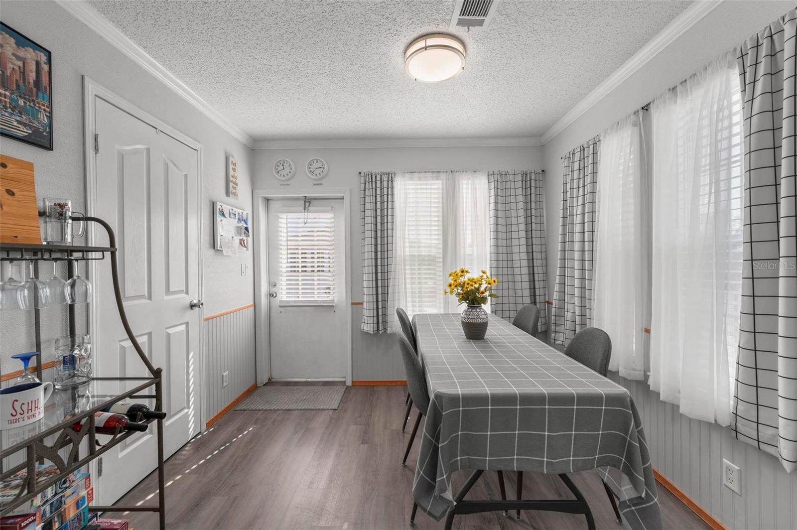 Image 12 of 60 For 1000 Kings Highway 390