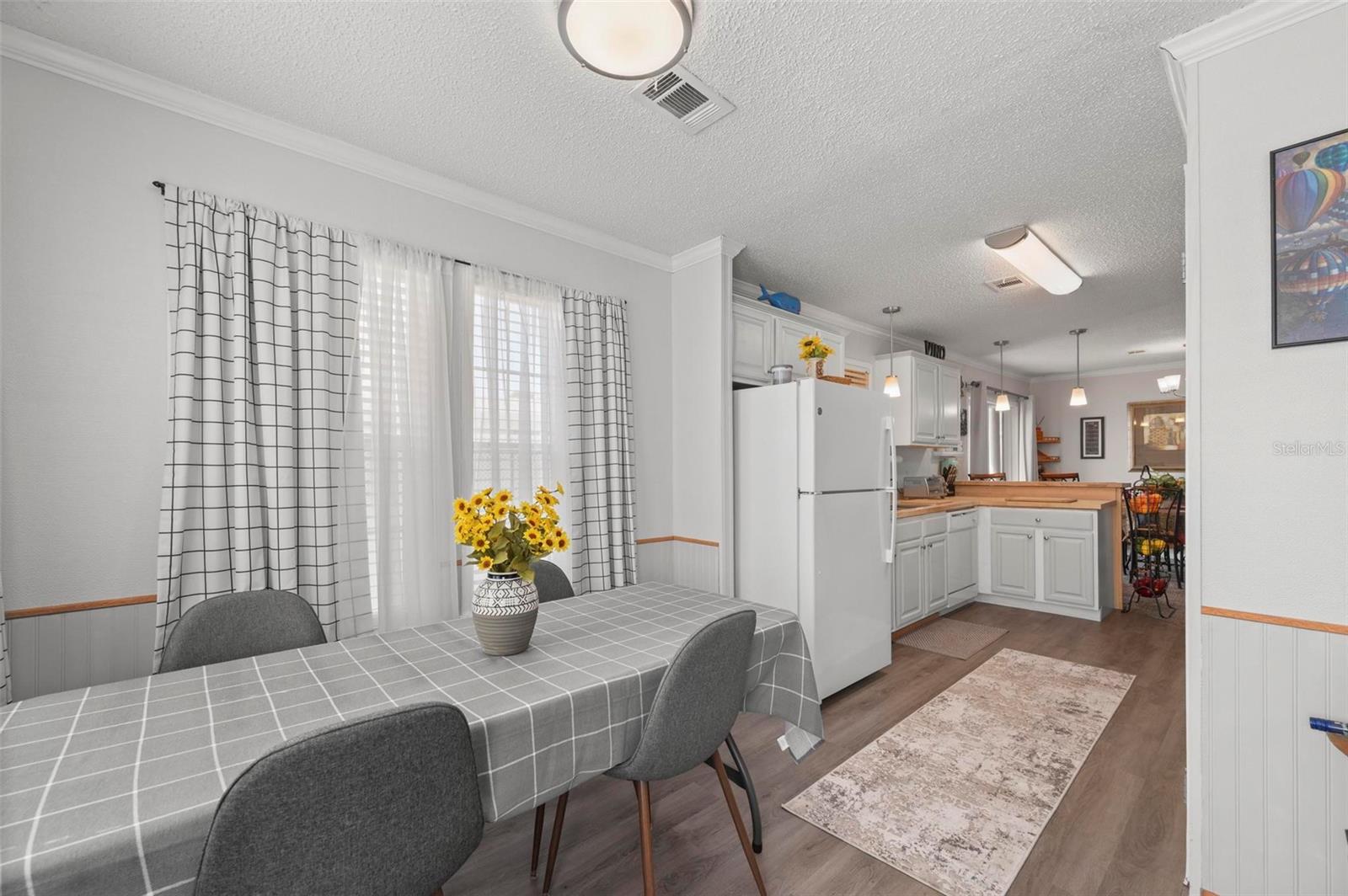 Image 13 of 60 For 1000 Kings Highway 390