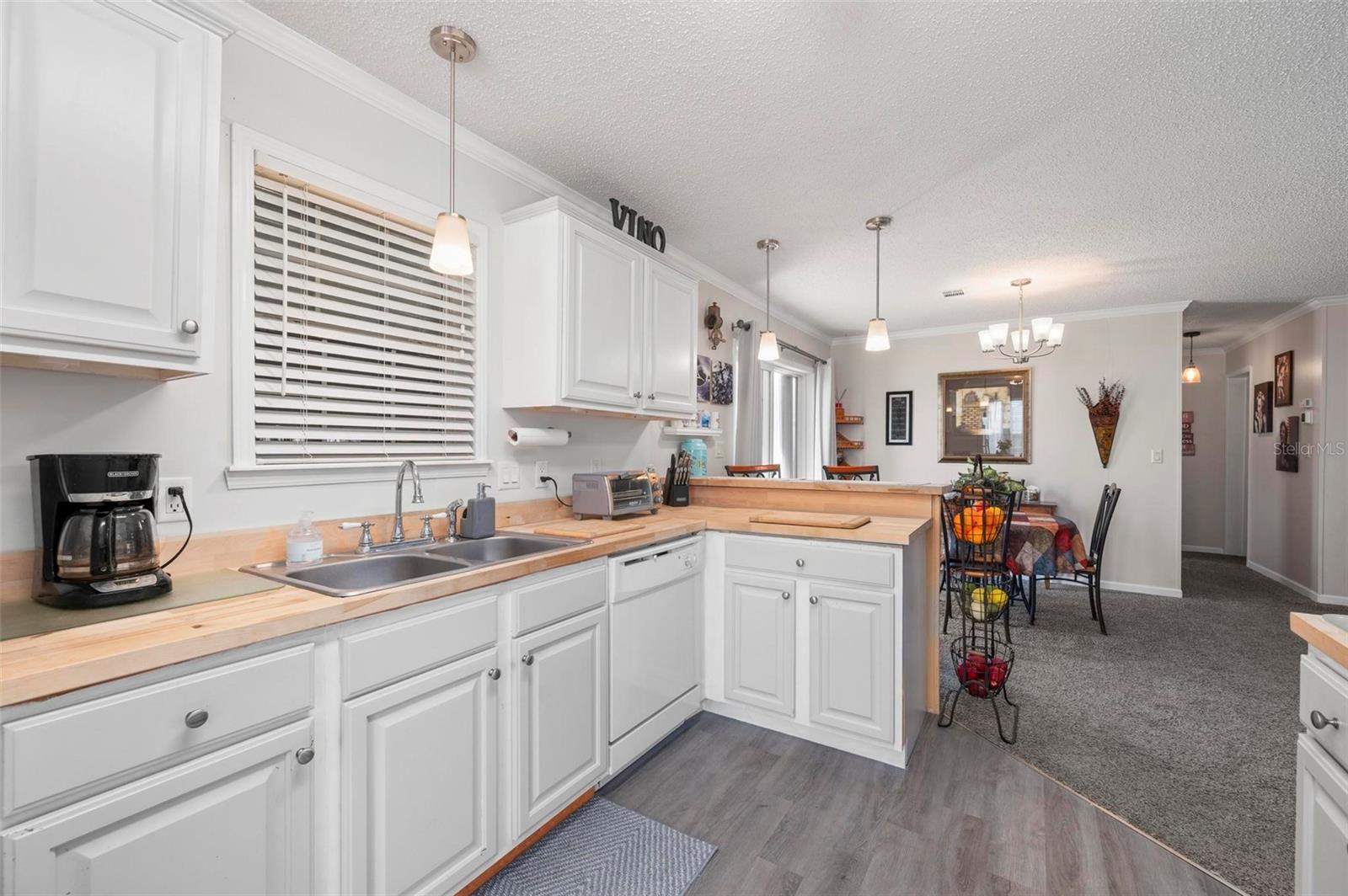 Image 15 of 60 For 1000 Kings Highway 390