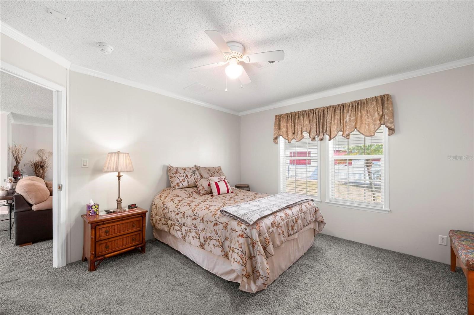 Image 17 of 60 For 1000 Kings Highway 390