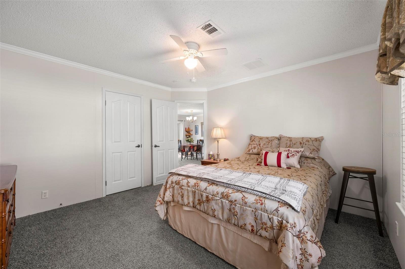 Image 18 of 60 For 1000 Kings Highway 390