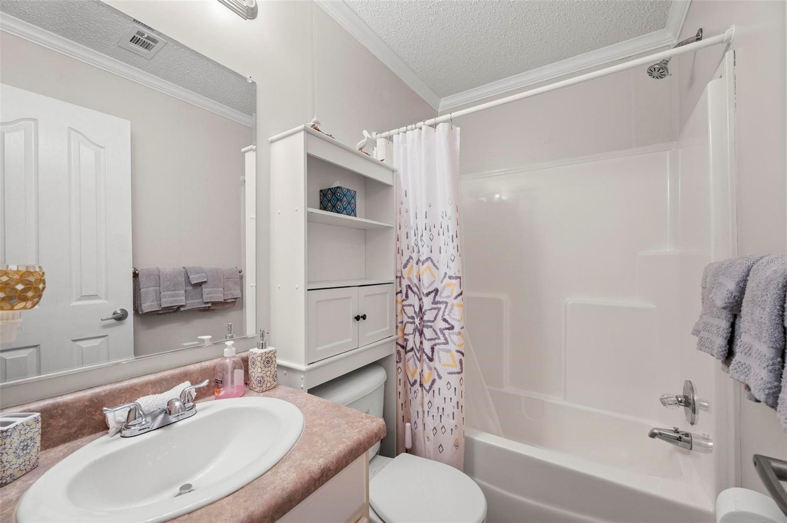 Image 23 of 60 For 1000 Kings Highway 390