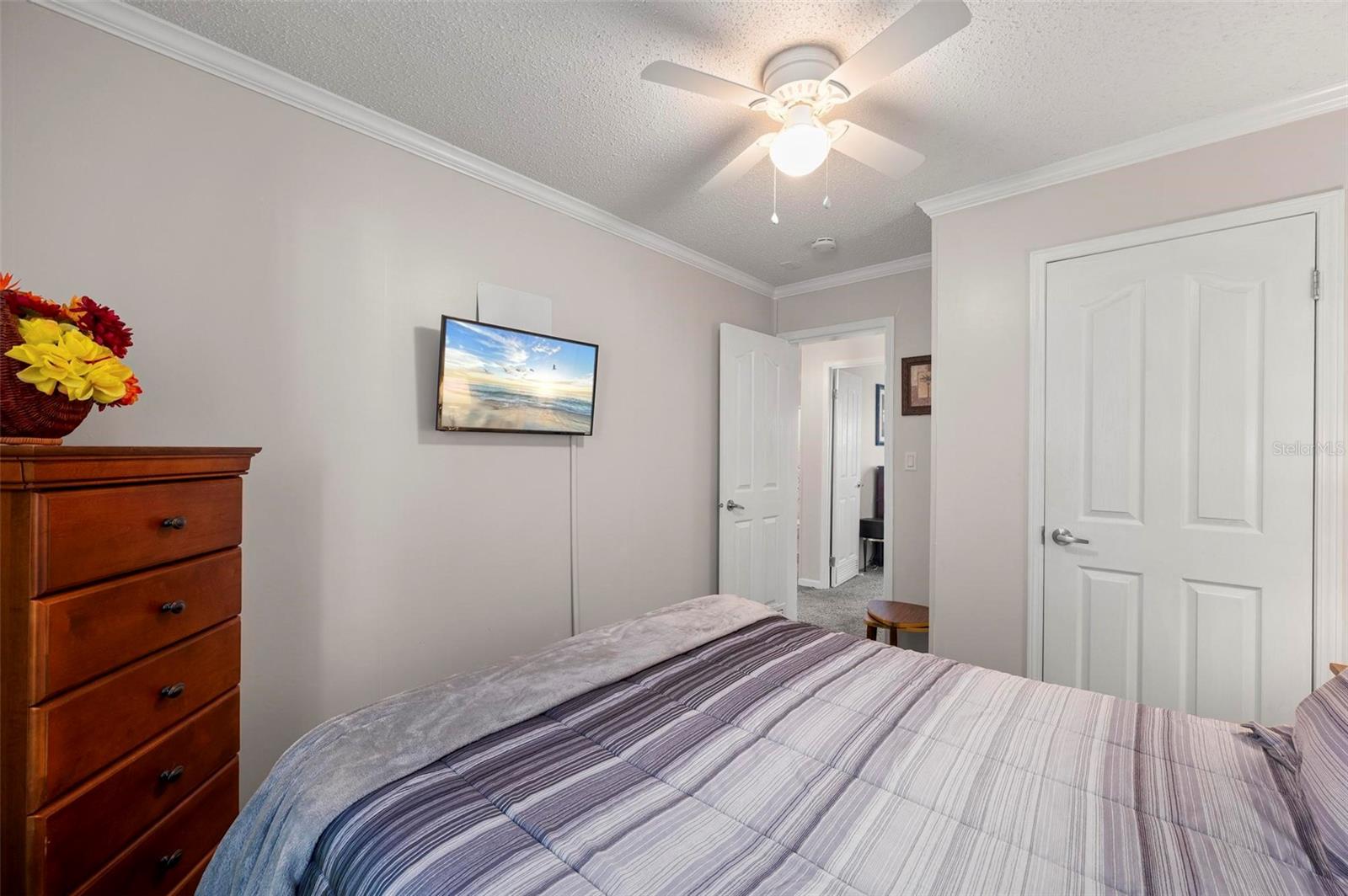 Image 25 of 60 For 1000 Kings Highway 390