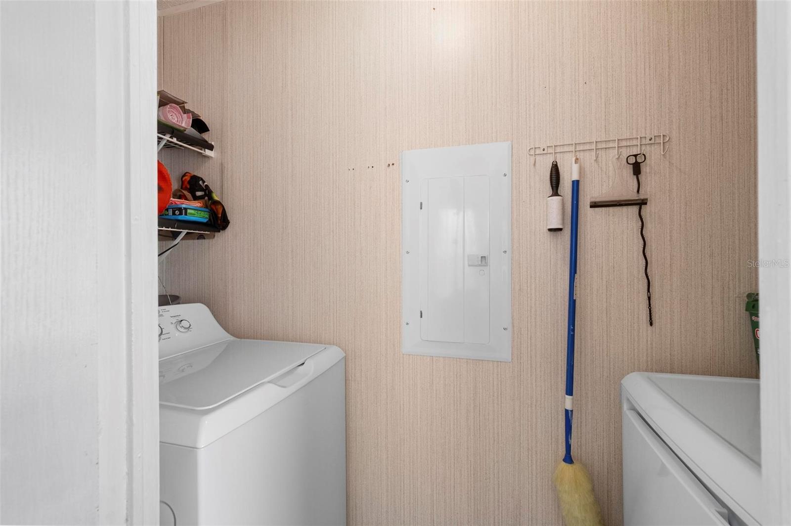 Image 26 of 60 For 1000 Kings Highway 390