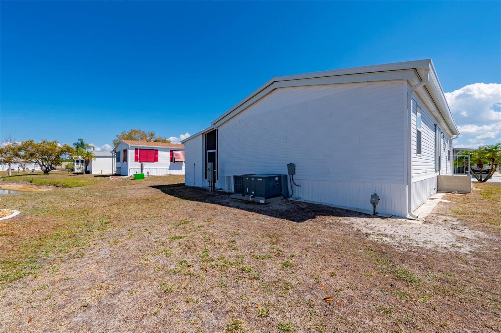 Image 37 of 60 For 1000 Kings Highway 390