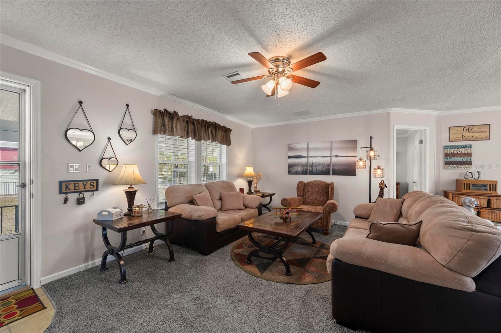 Image 5 of 60 For 1000 Kings Highway 390