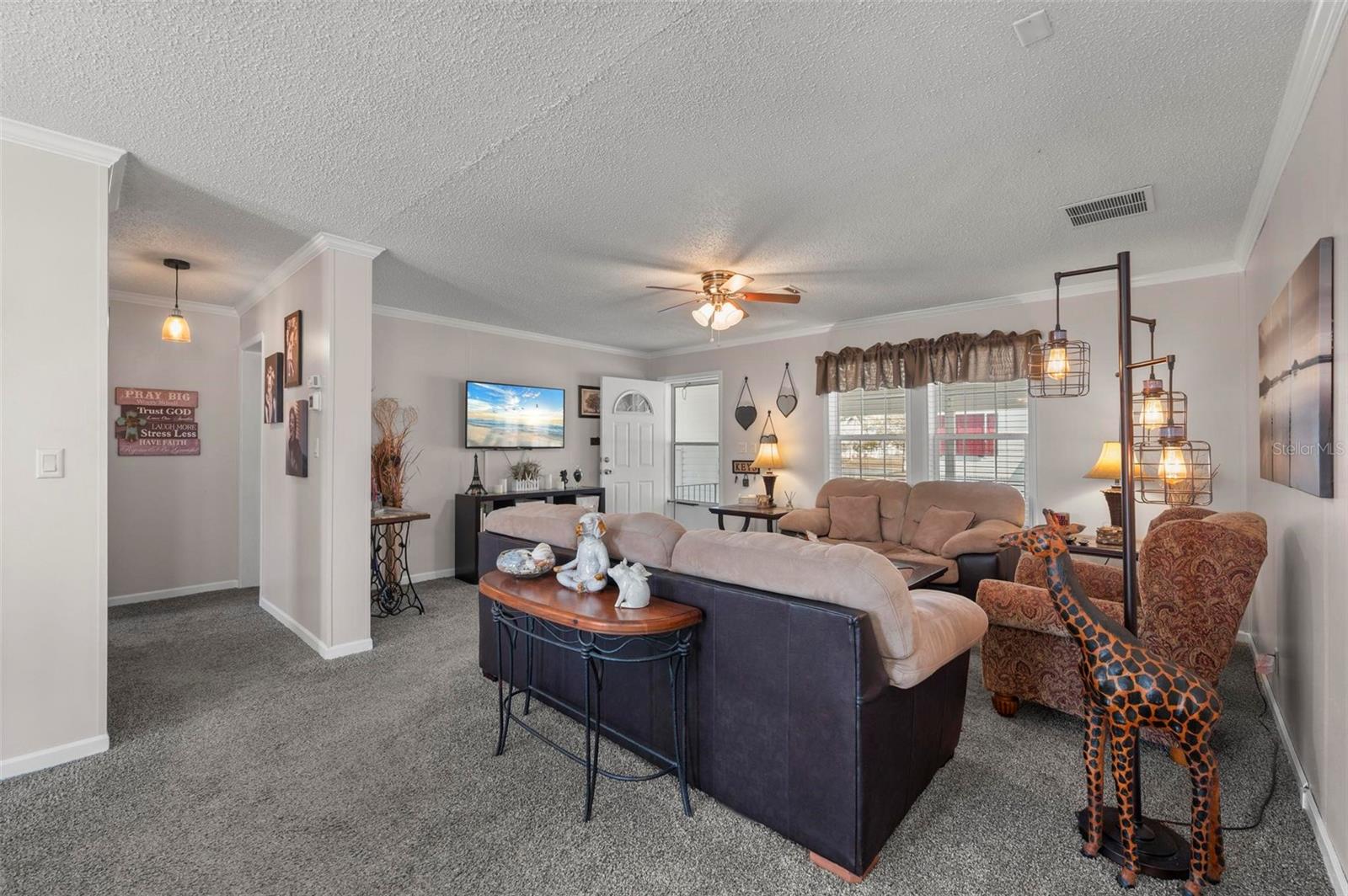 Image 6 of 60 For 1000 Kings Highway 390