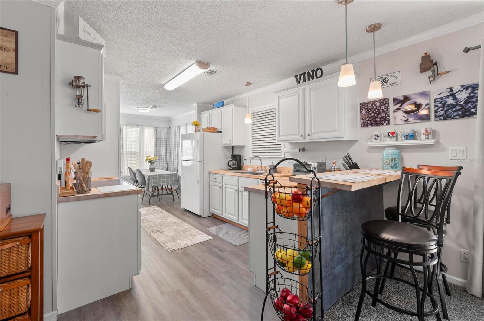 Image 9 of 60 For 1000 Kings Highway 390