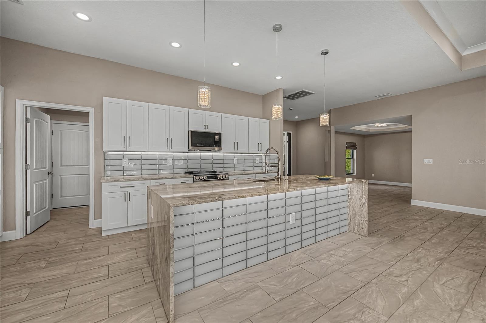 Image 17 of 73 For 159 April Road