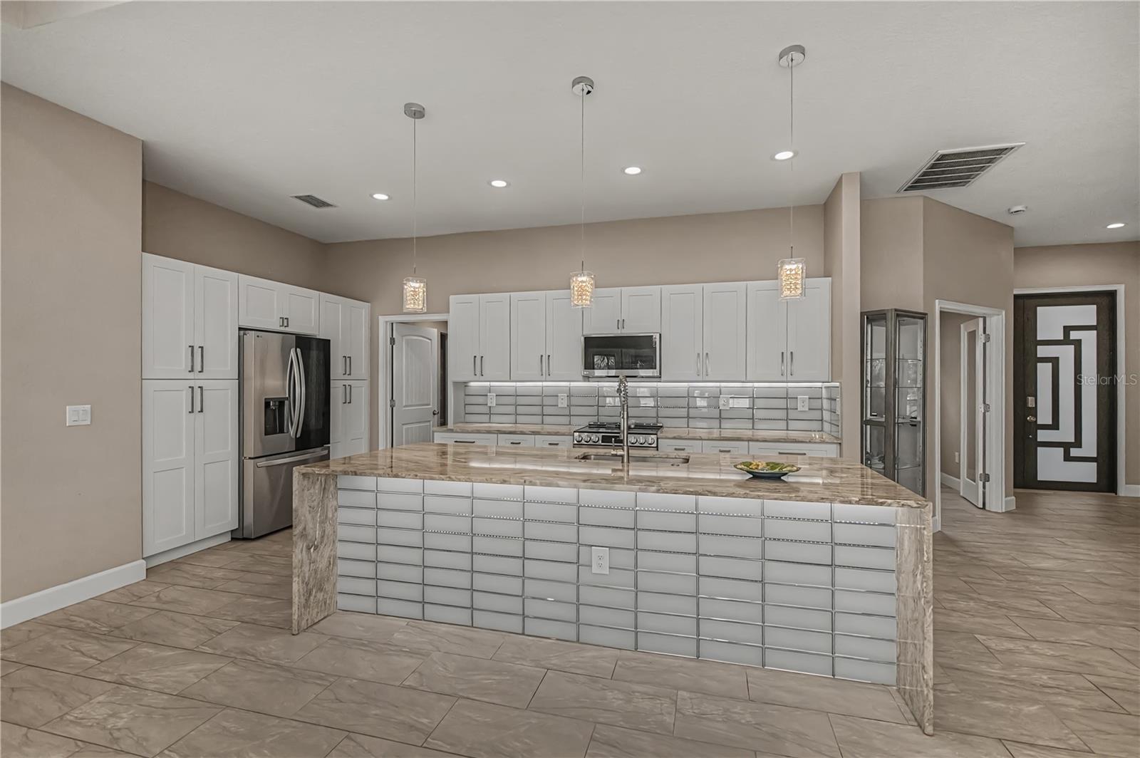 Image 18 of 73 For 159 April Road