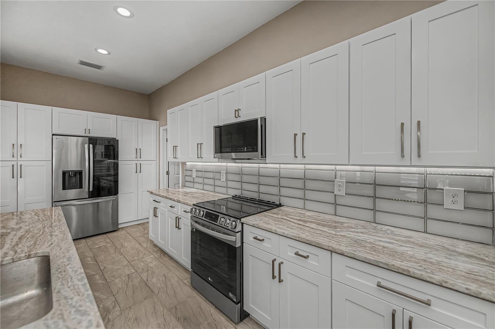 Image 20 of 73 For 159 April Road