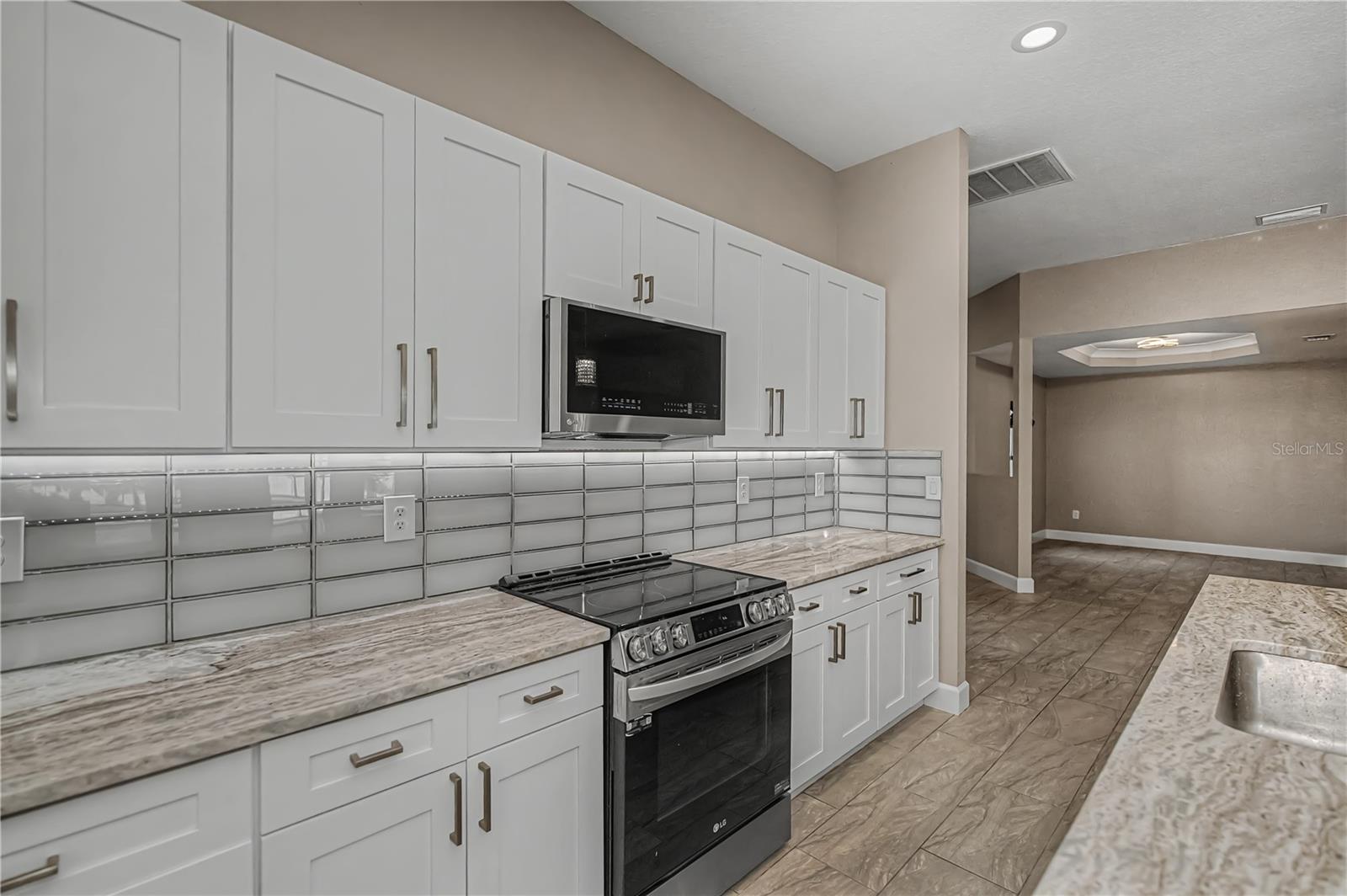 Image 22 of 73 For 159 April Road