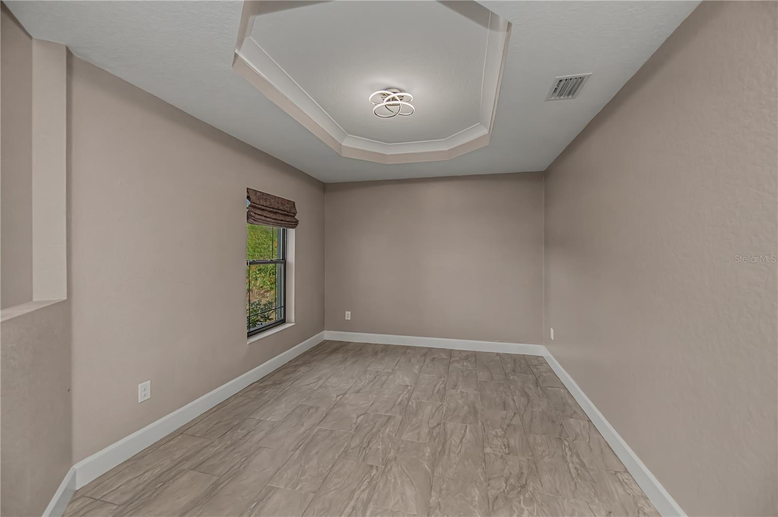 Image 24 of 73 For 159 April Road