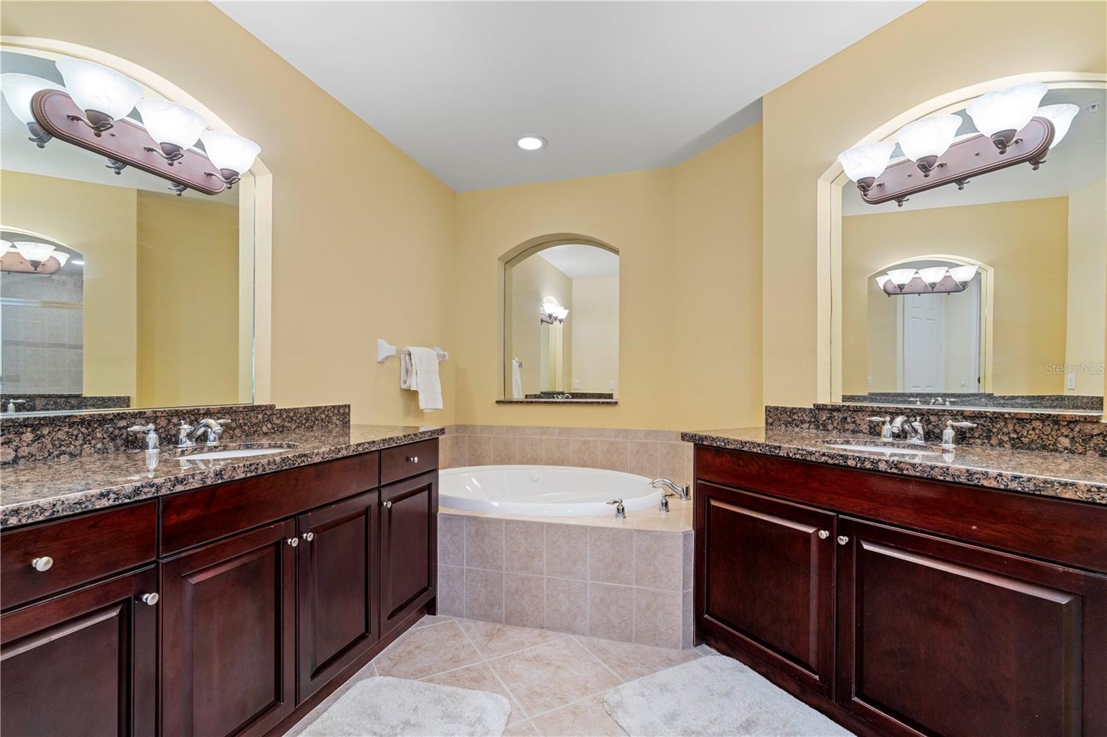 Image 33 of 75 For 85 Vivante Boulevard 8542