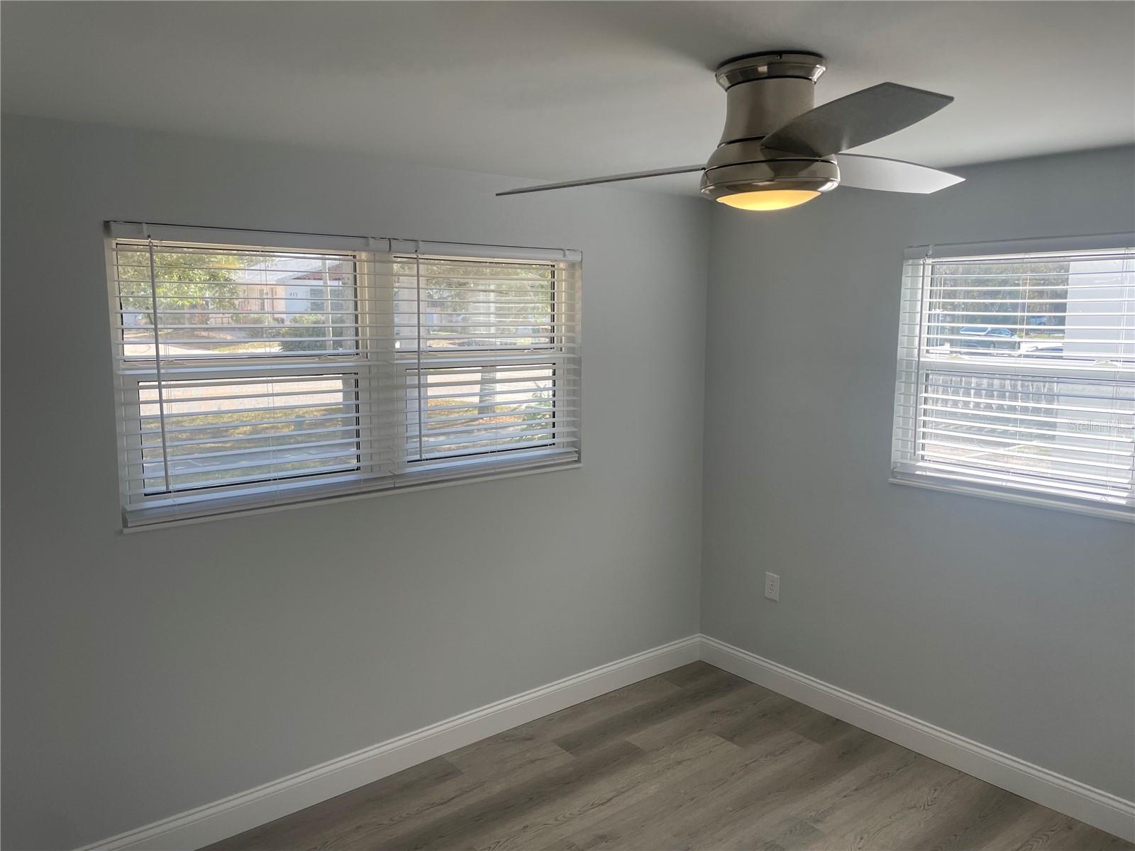 Listing photo id 4 for 426 E Virginia Ave