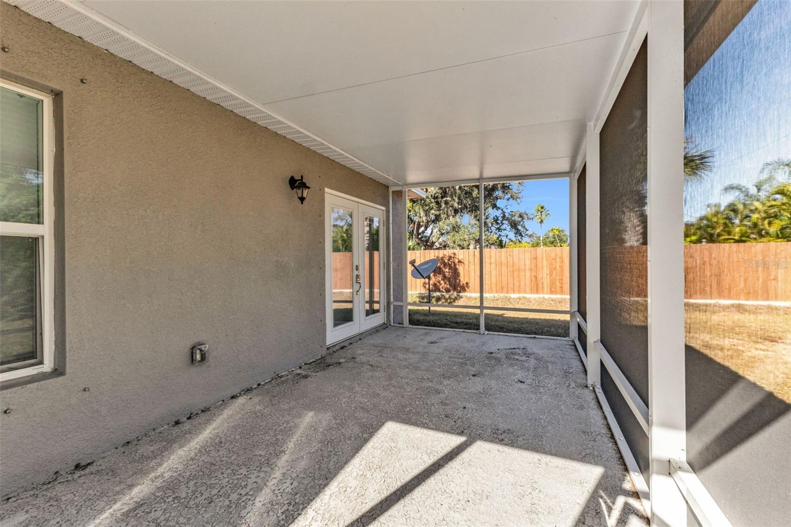 Image 5 of 34 For 1074 Marcus Street