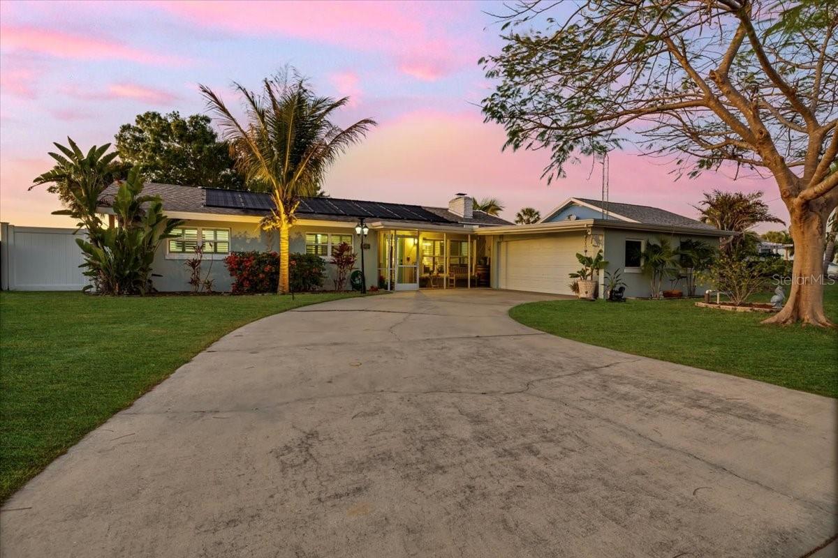 Image 3 of 56 For 2045 River Basin Terrace