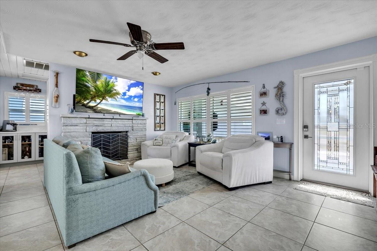 Image 6 of 56 For 2045 River Basin Terrace