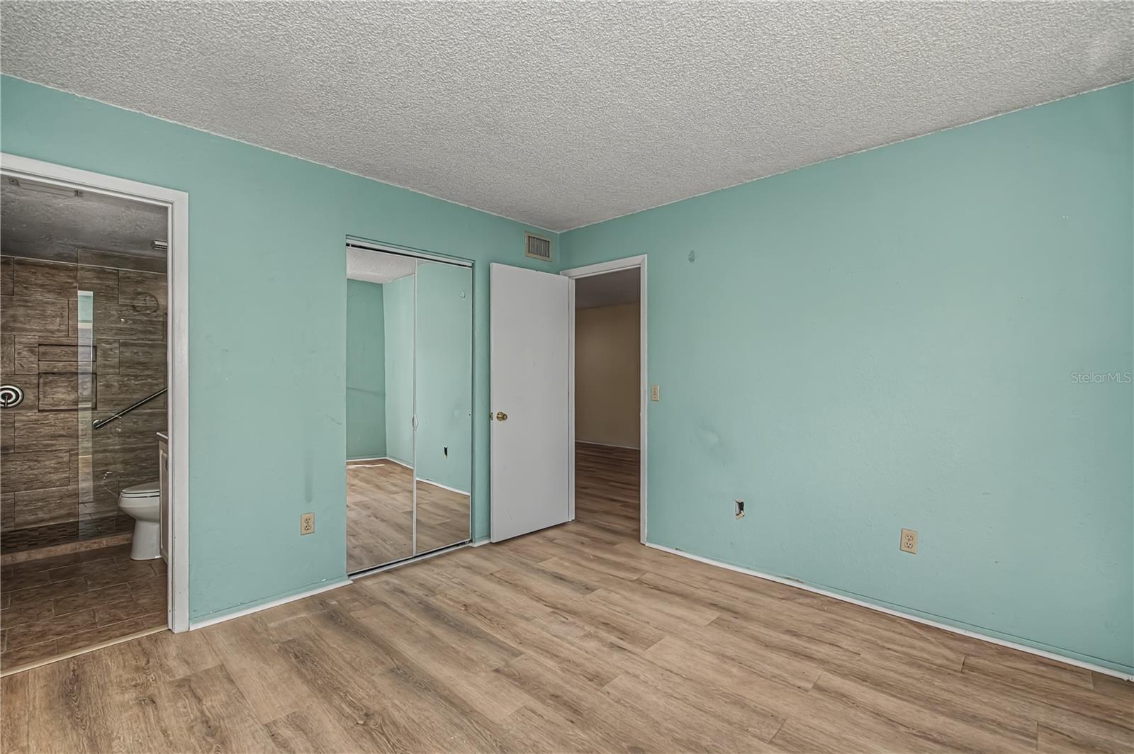 Image 18 of 32 For 25100 Sandhill Boulevard B102