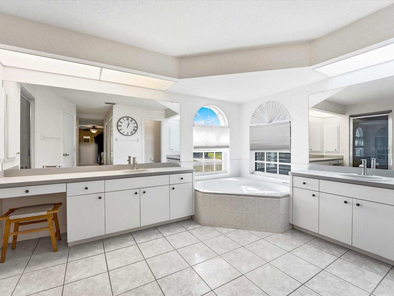 Image 22 of 48 For 421 Strasburg Drive