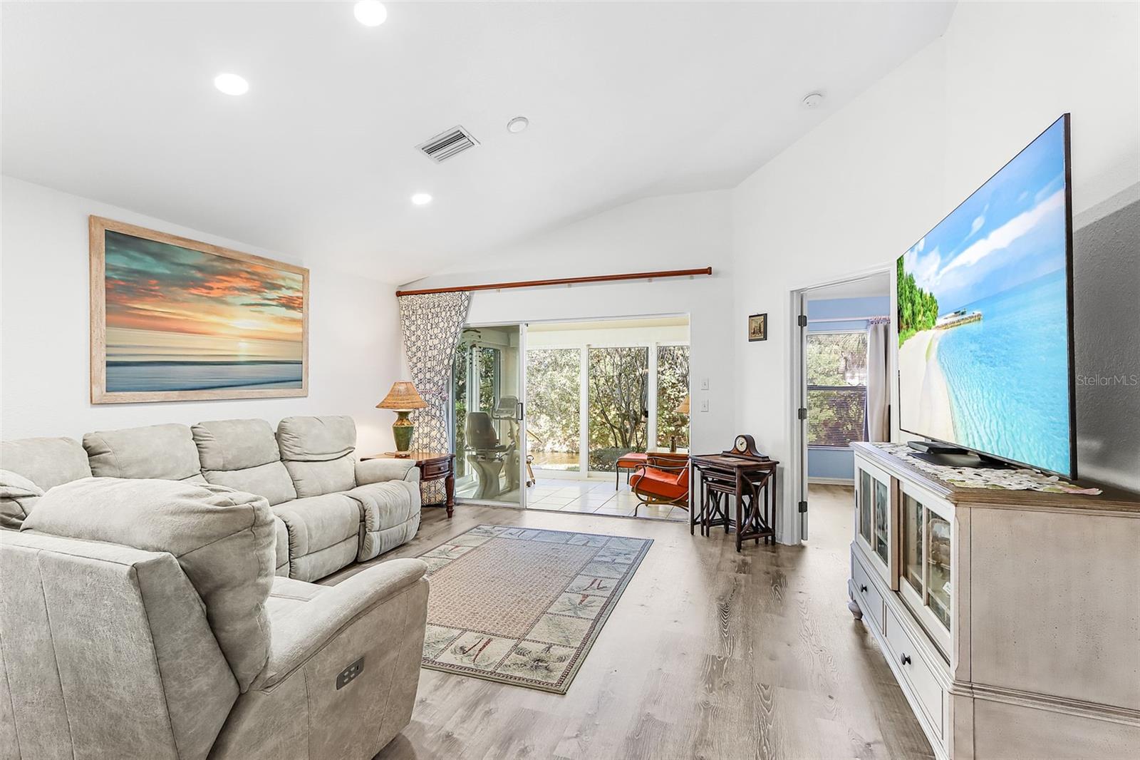 Image 3 of 49 For 2031 Matecumbe Key Road