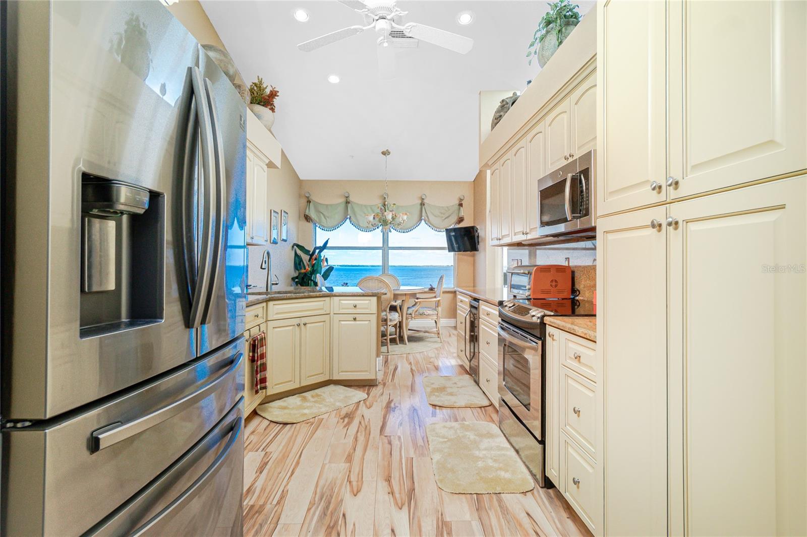 Image 23 of 69 For 200 Harbor Walk Drive 353