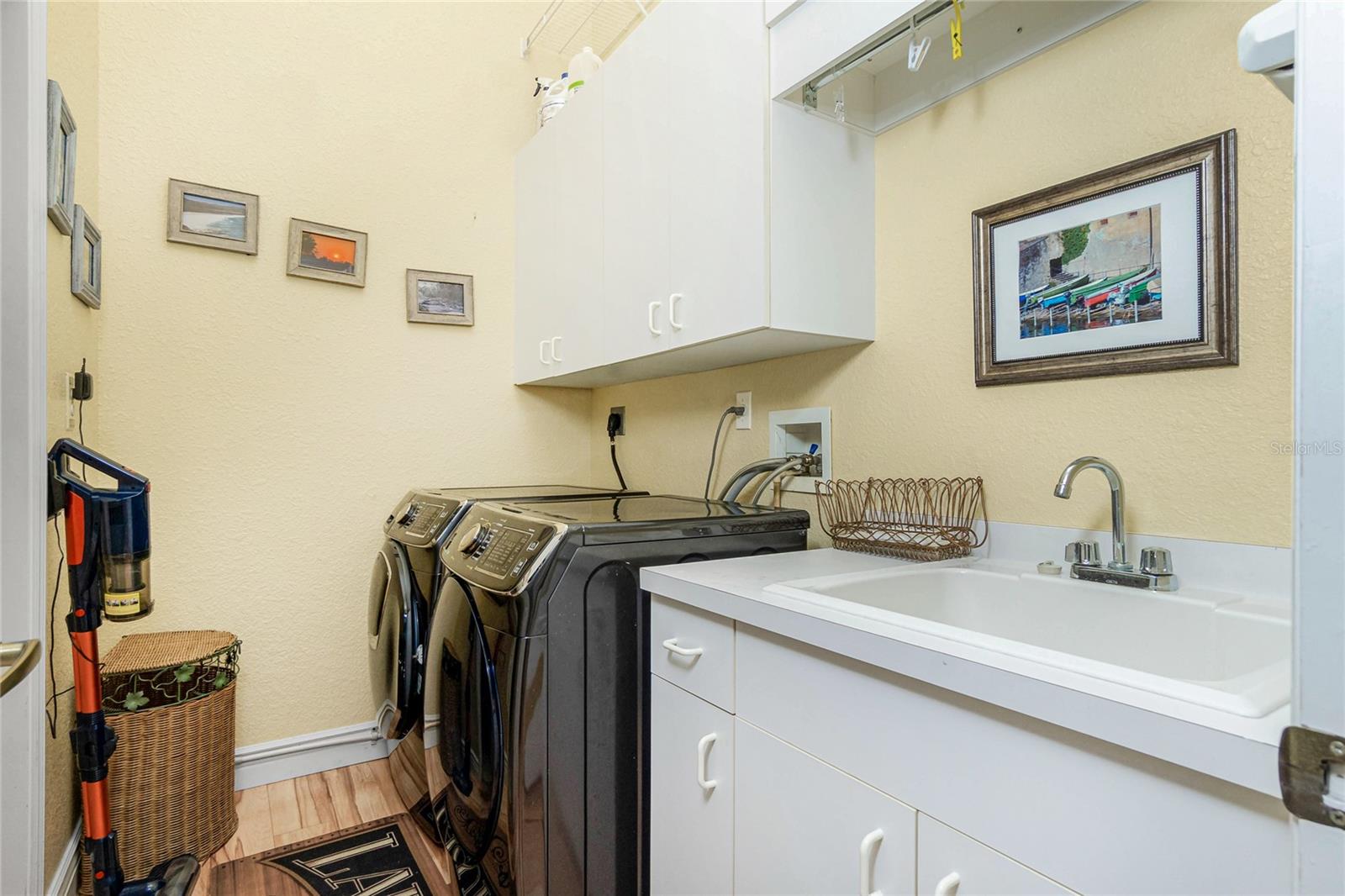 Image 26 of 69 For 200 Harbor Walk Drive 353