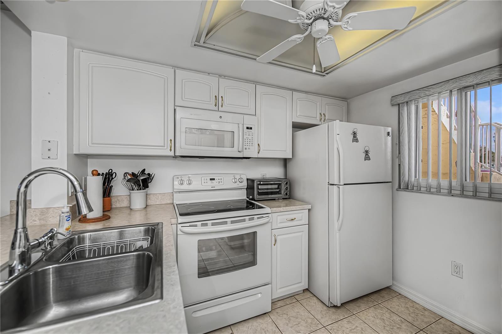 Image 10 of 34 For 25275 Rampart Boulevard 101