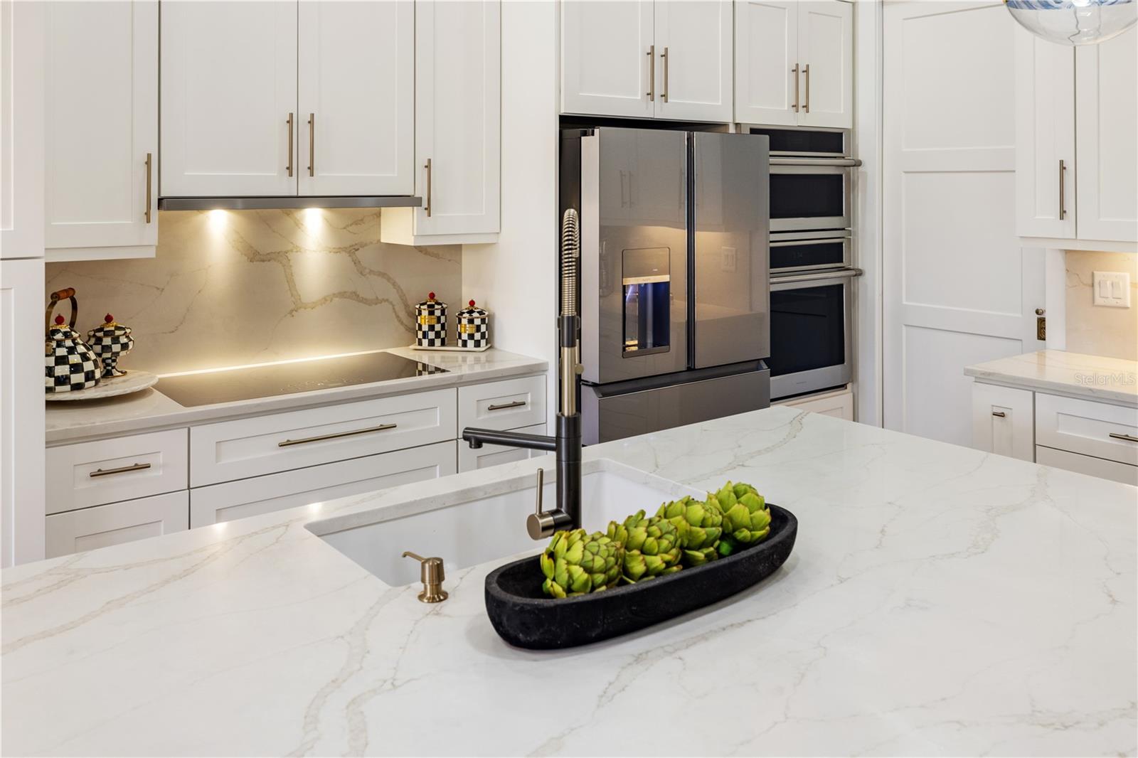 Listing photo id 10 for 2470 Abbotsford Street