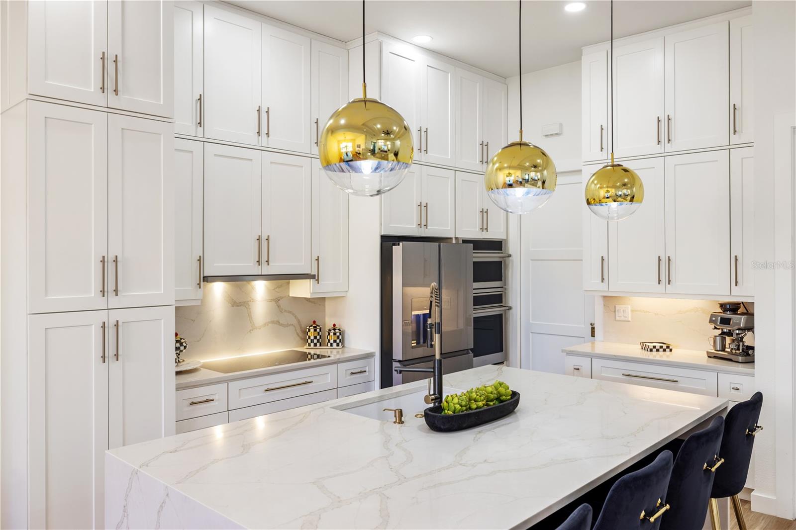 Listing photo id 11 for 2470 Abbotsford Street