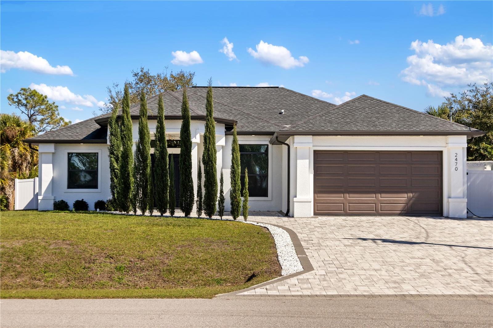 Listing photo id 0 for 2470 Abbotsford Street