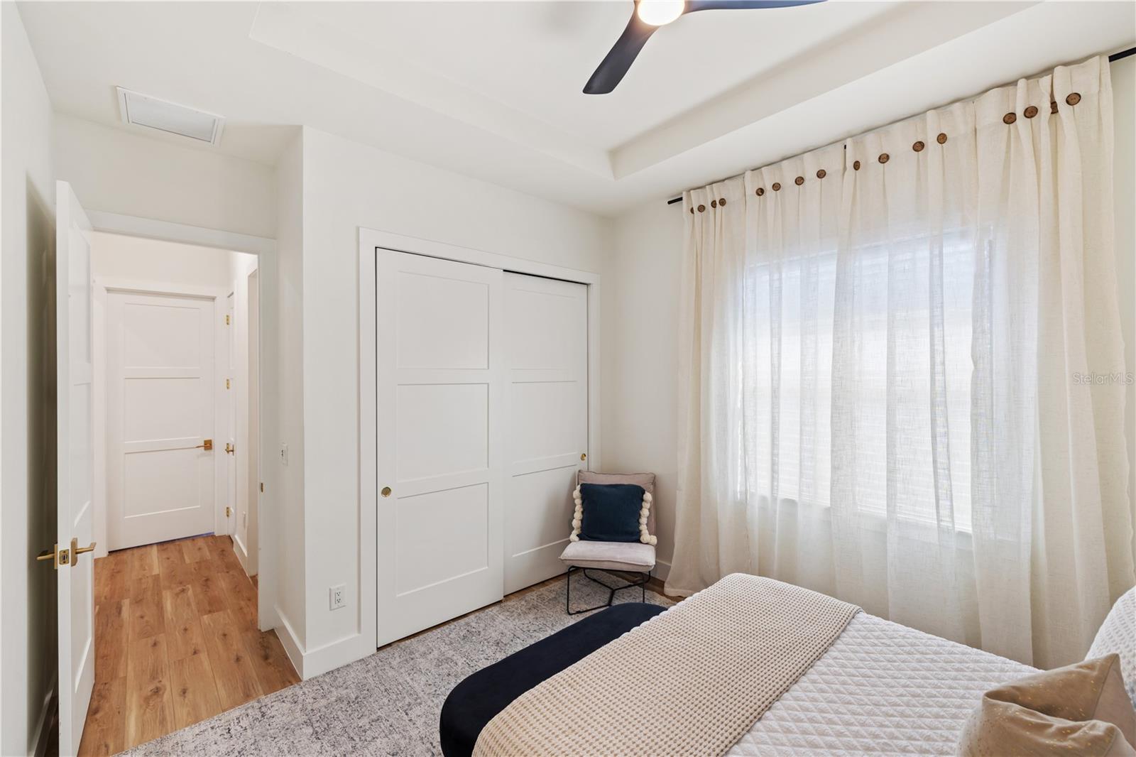 Listing photo id 27 for 2470 Abbotsford Street