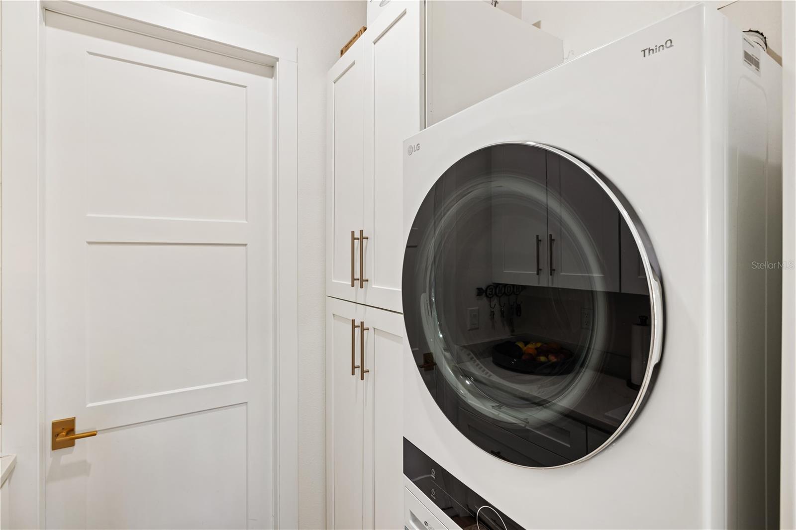 Listing photo id 35 for 2470 Abbotsford Street