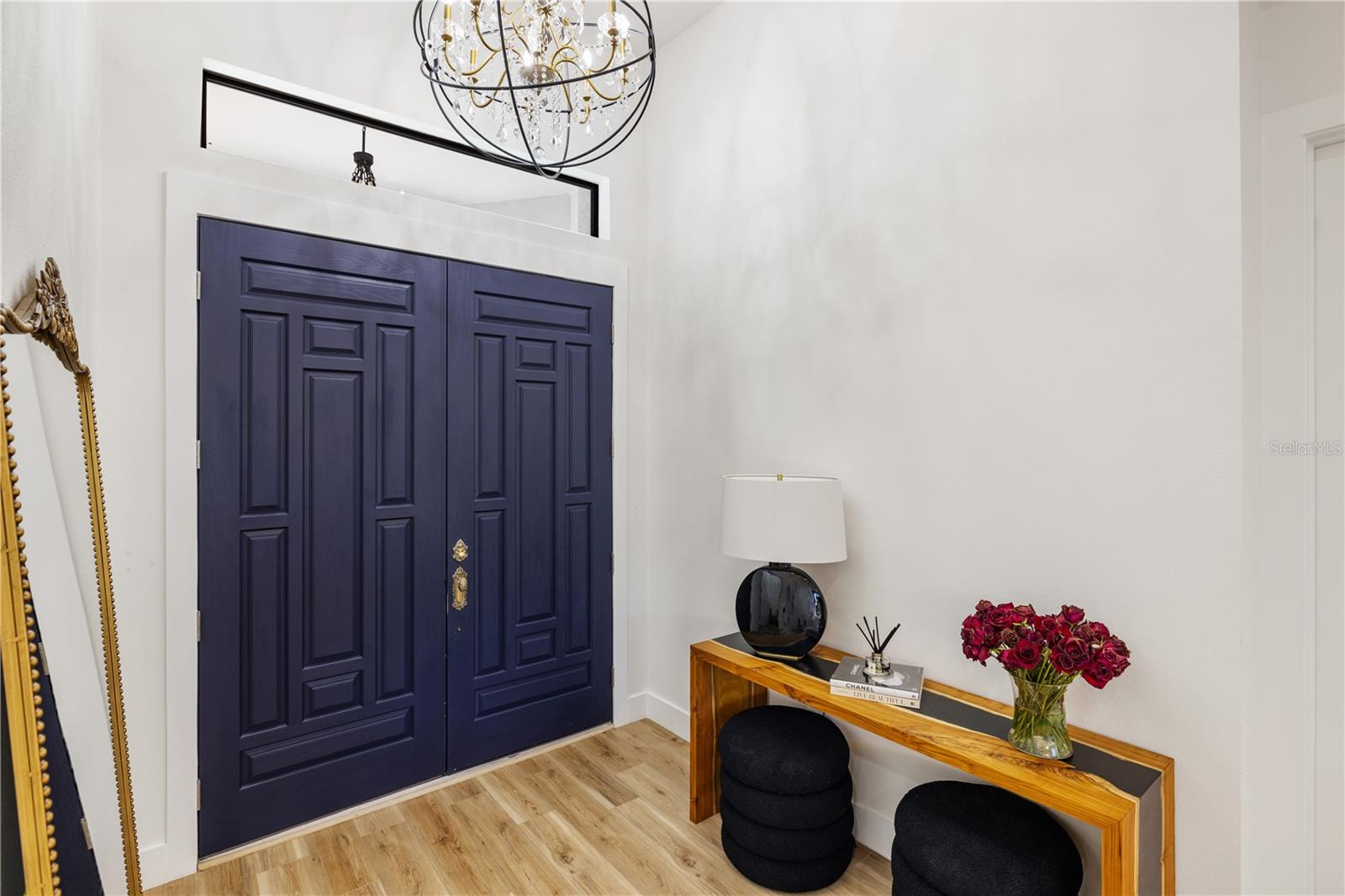 Listing photo id 36 for 2470 Abbotsford Street