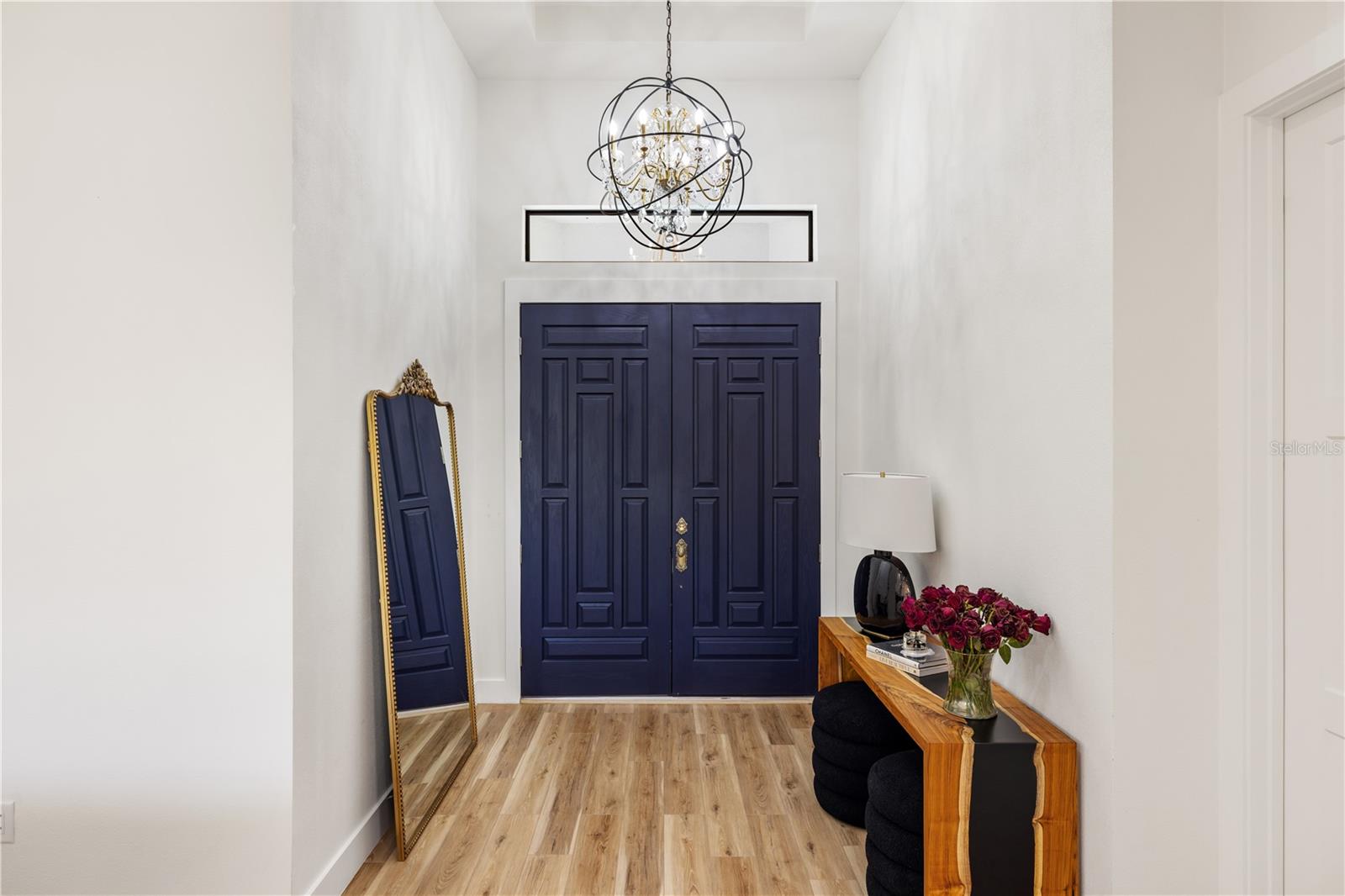 Listing photo id 37 for 2470 Abbotsford Street