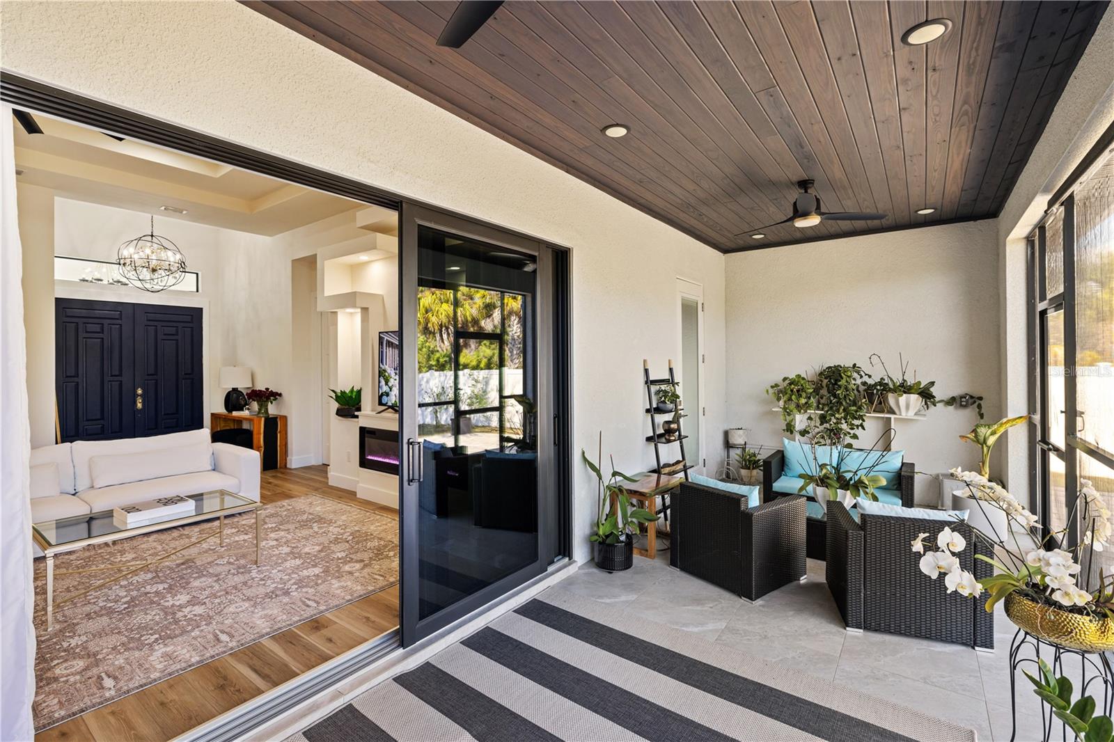 Listing photo id 40 for 2470 Abbotsford Street