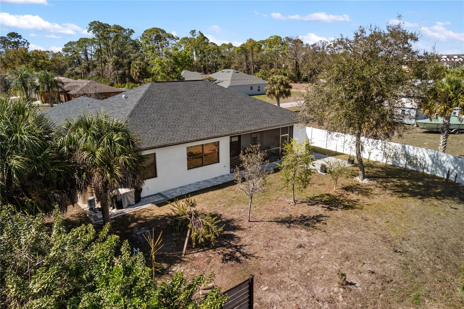 Listing photo id 45 for 2470 Abbotsford Street