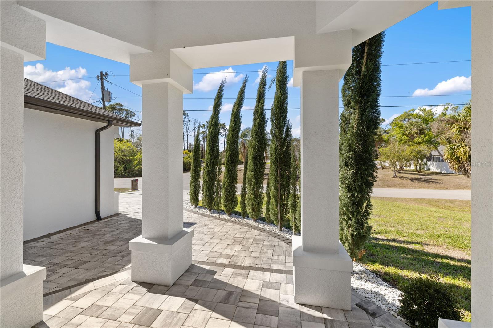 Listing photo id 51 for 2470 Abbotsford Street