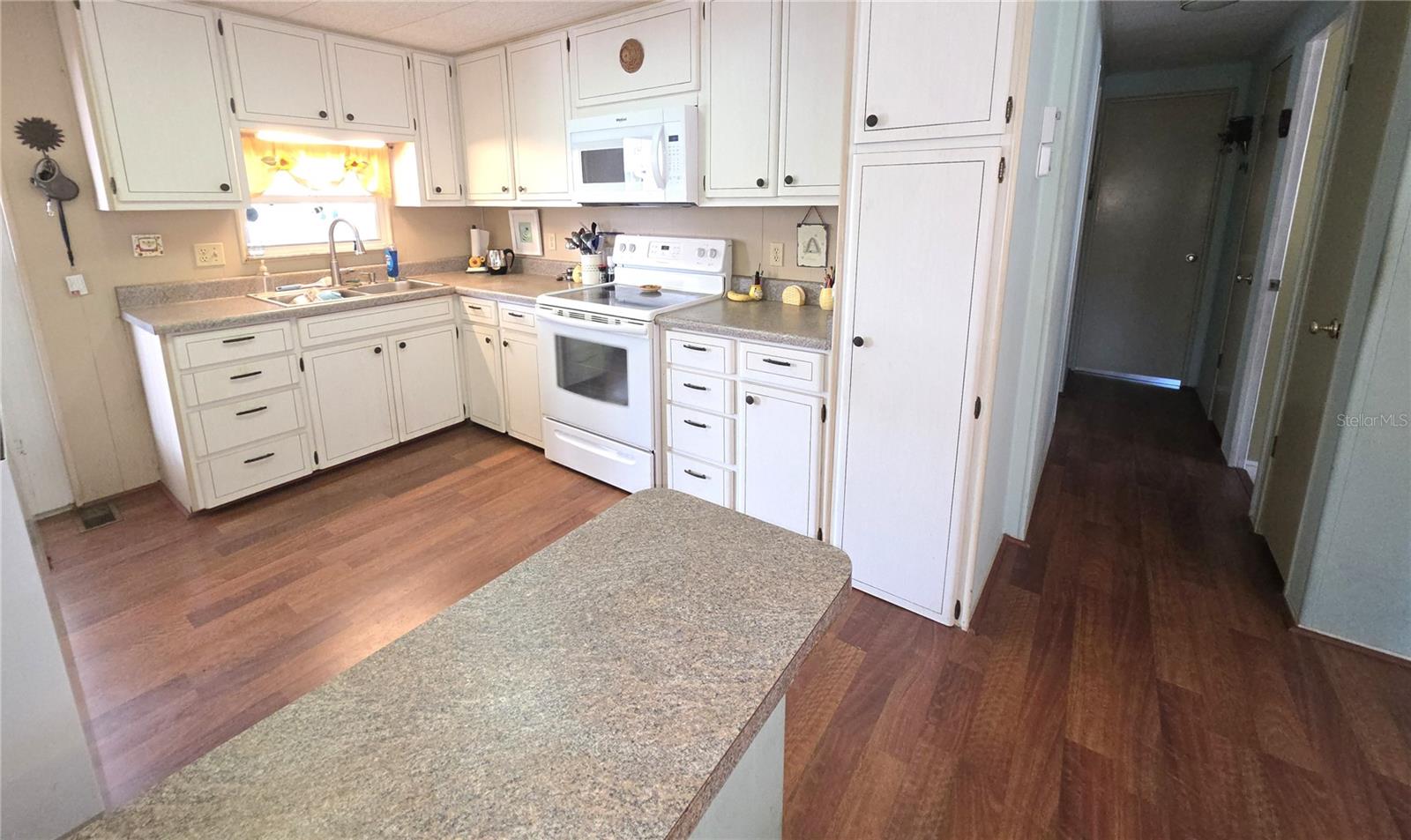 Image 3 of 30 For 517 Ideal Place