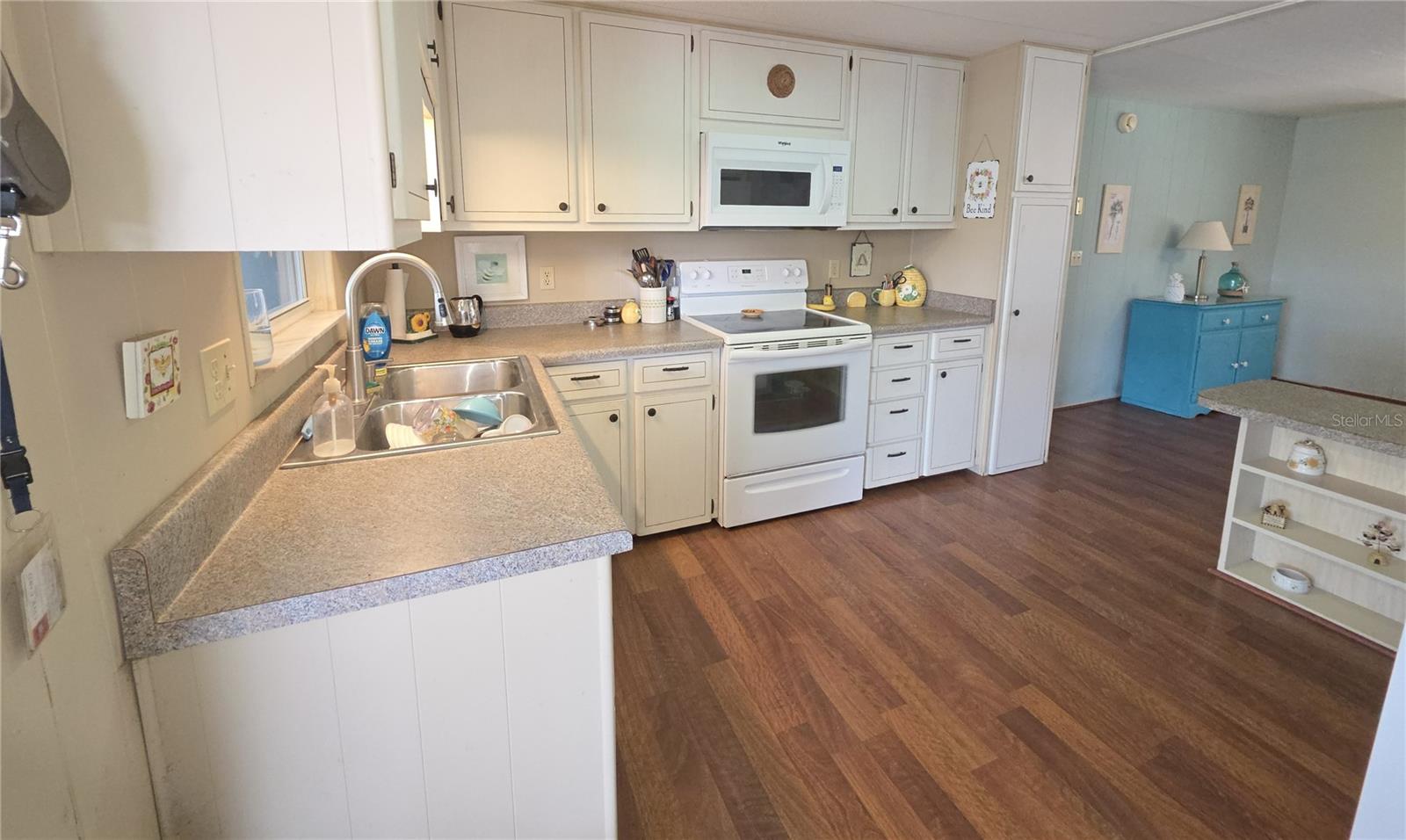 Image 4 of 30 For 517 Ideal Place