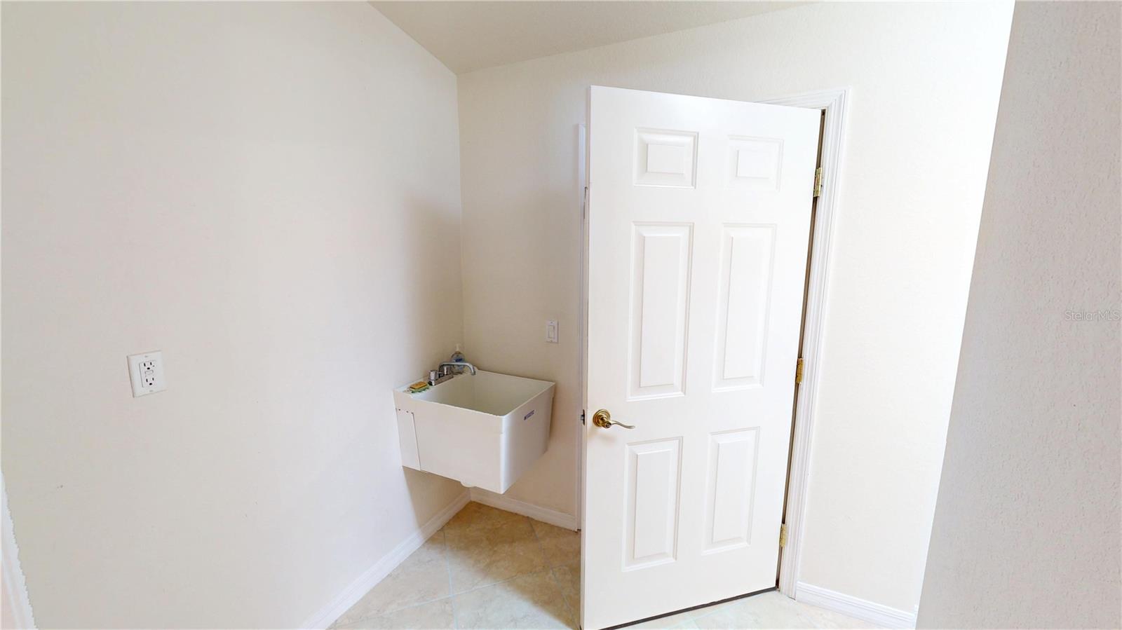 Image 23 of 37 For 313 Monaco Drive 5