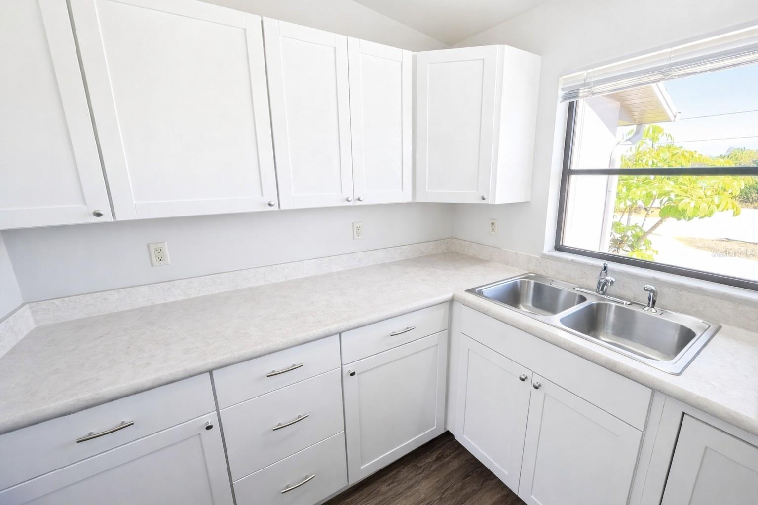 Image 10 of 37 For 3211 Riverside Drive