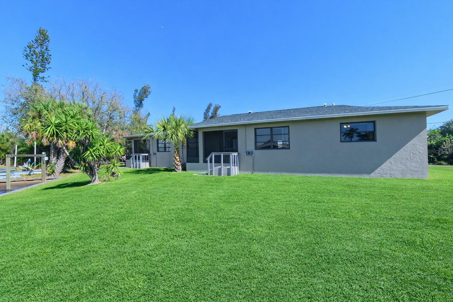 Image 18 of 37 For 3211 Riverside Drive