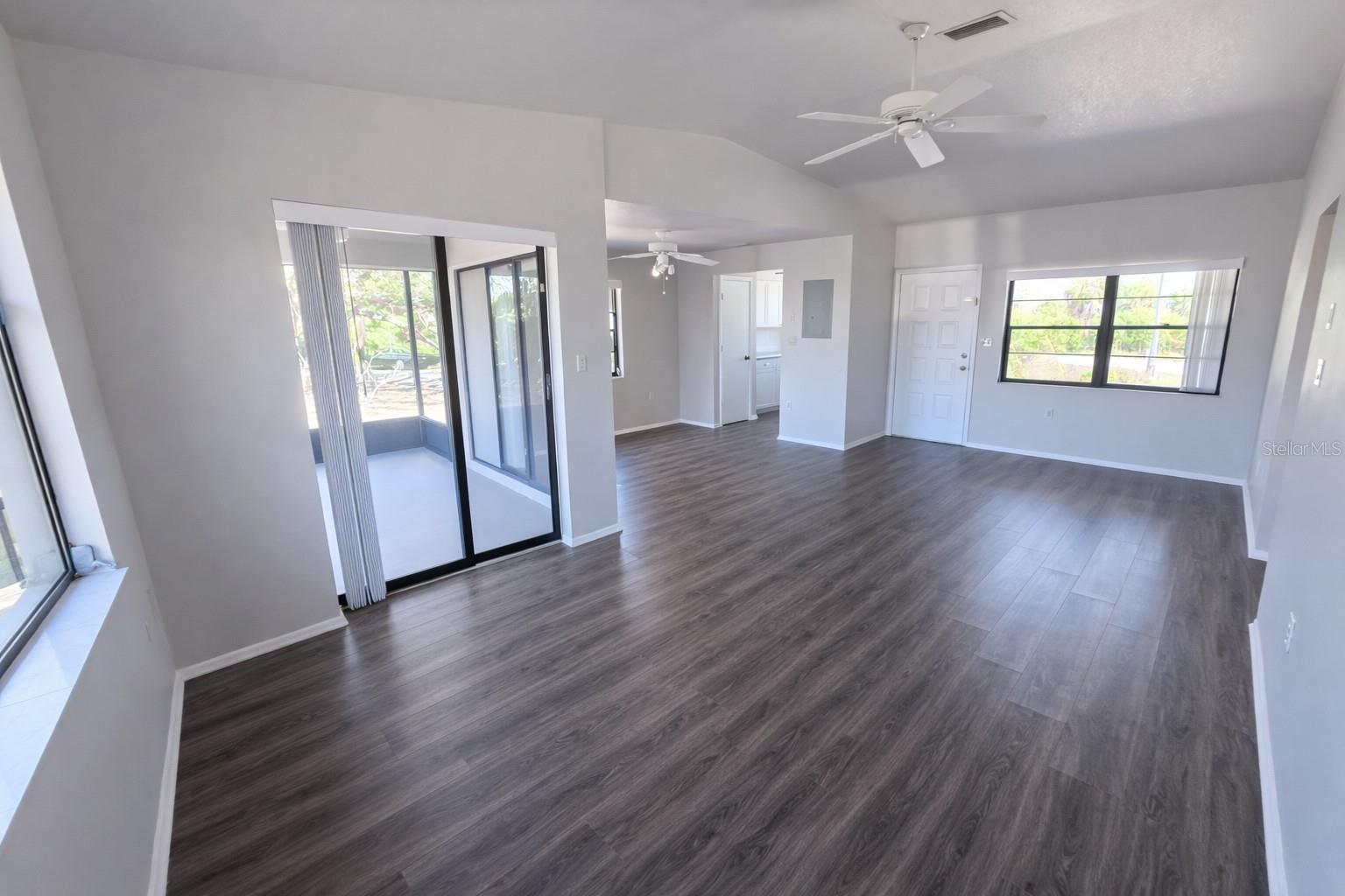 Image 22 of 37 For 3211 Riverside Drive