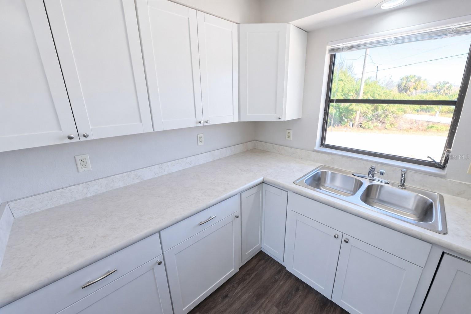 Image 25 of 37 For 3211 Riverside Drive