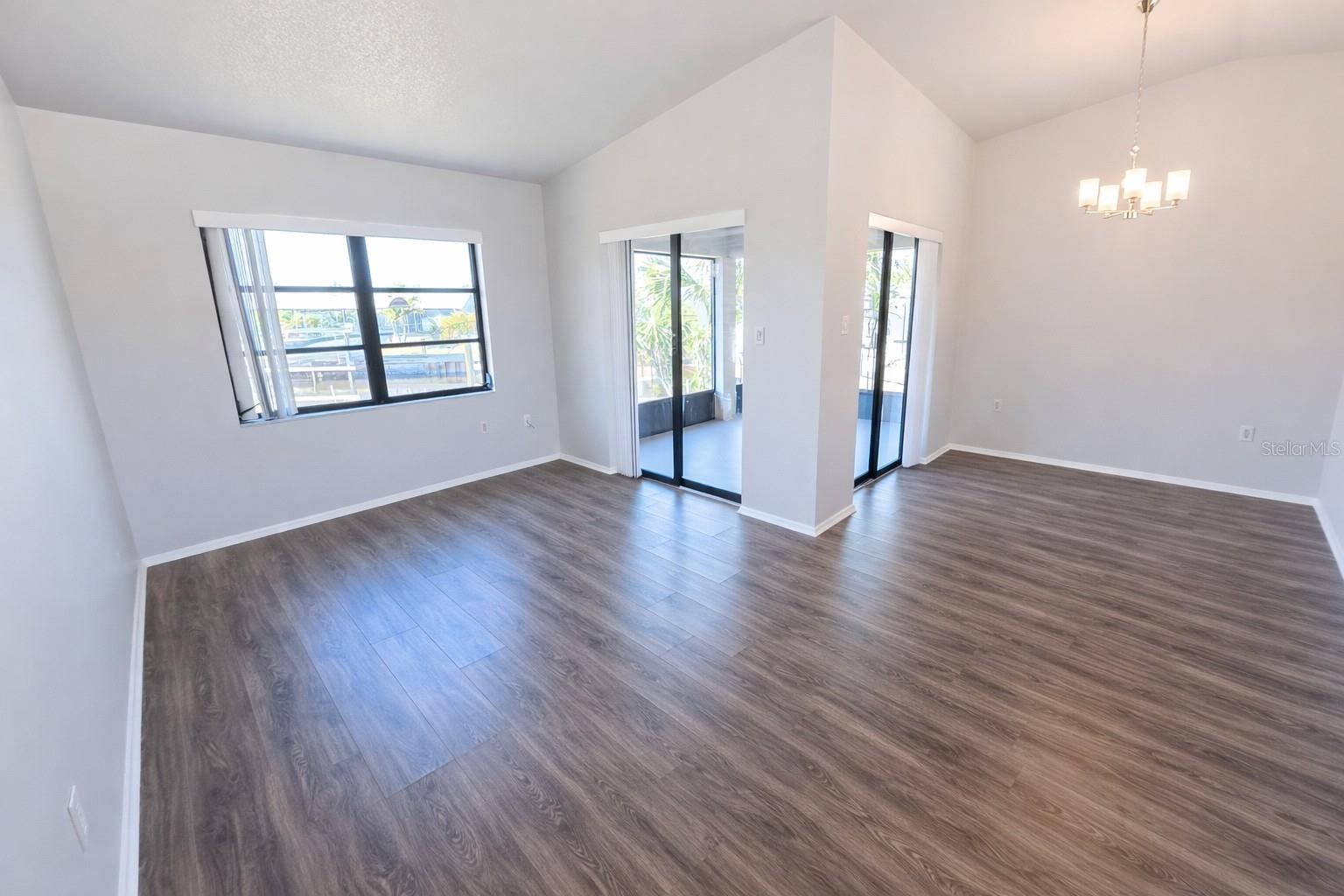 Image 5 of 37 For 3211 Riverside Drive