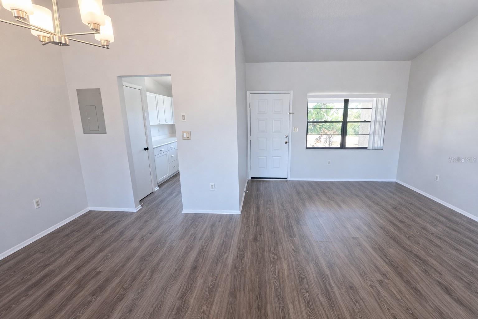 Image 6 of 37 For 3211 Riverside Drive