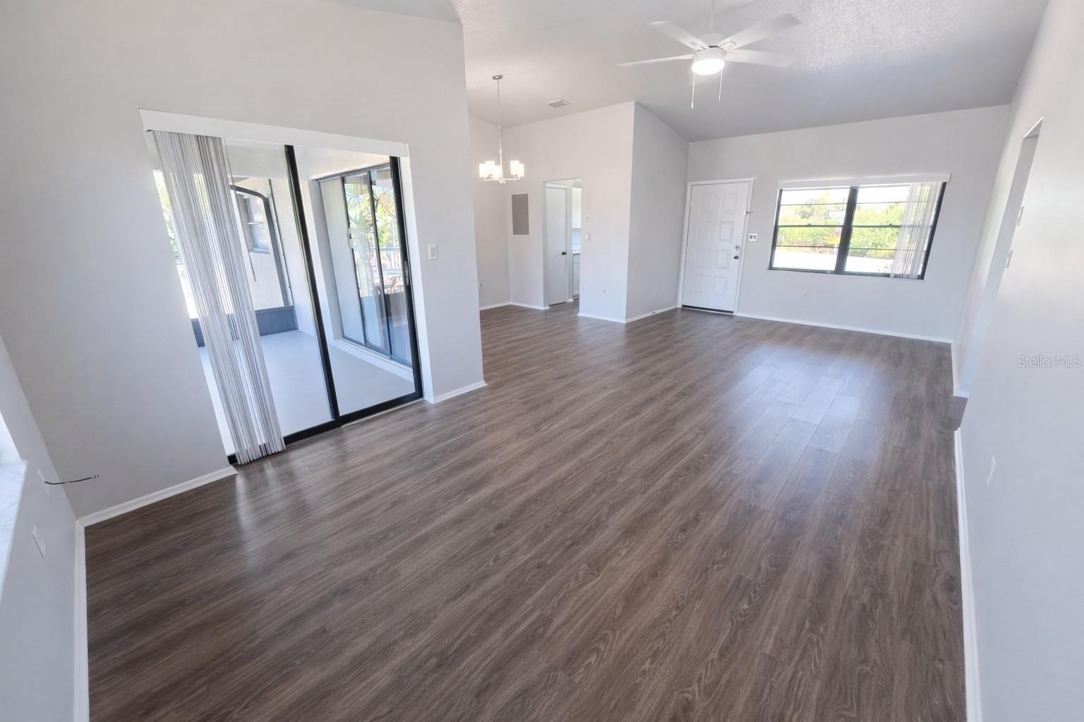 Image 7 of 37 For 3211 Riverside Drive