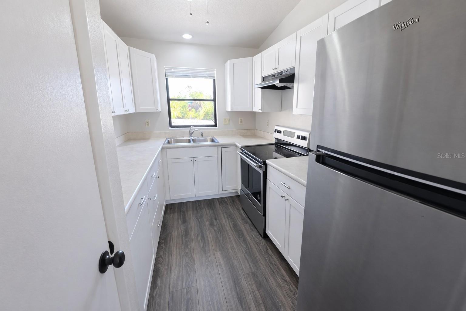 Image 8 of 37 For 3211 Riverside Drive